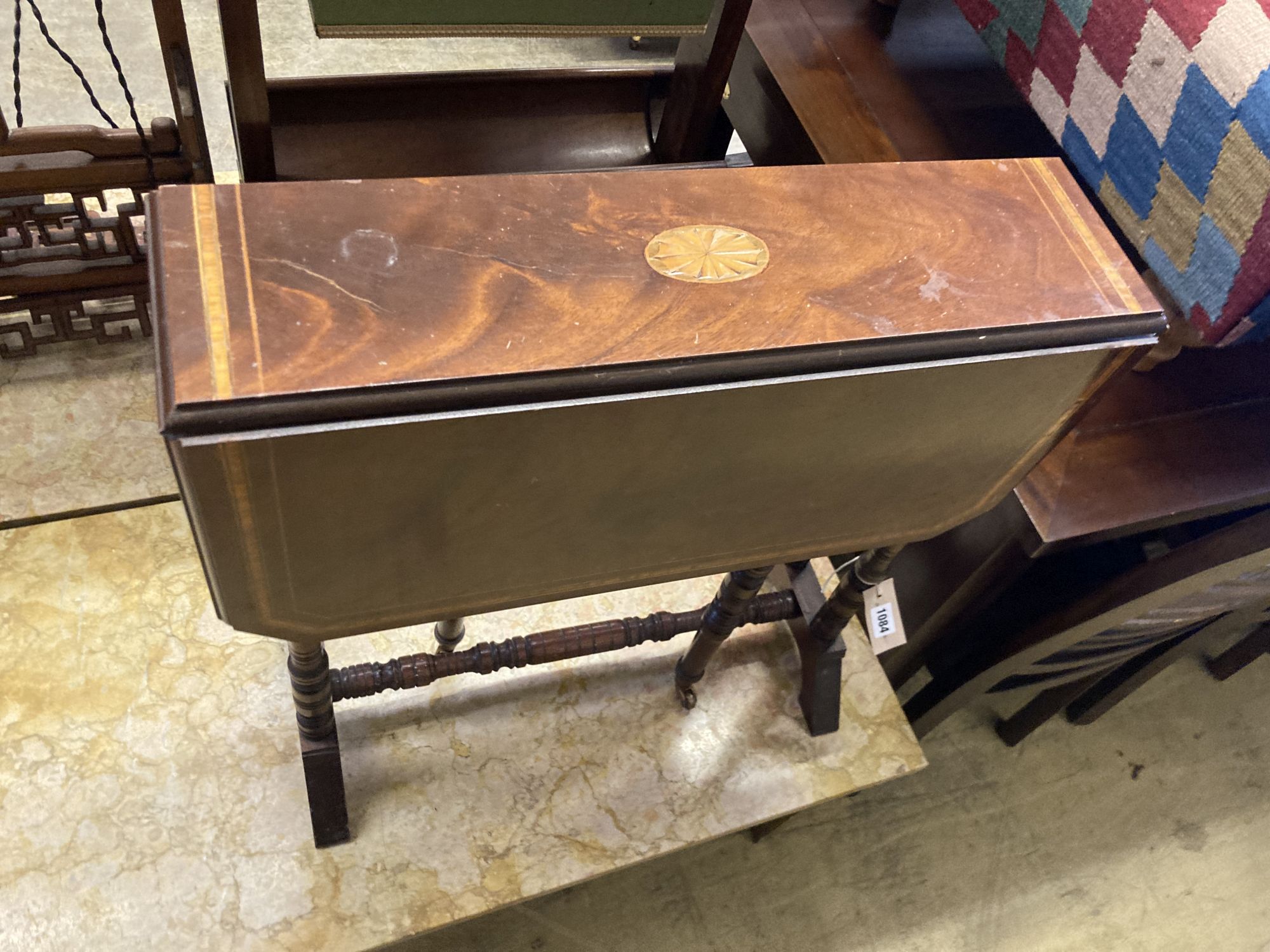 An Edwardian inlaid mahogany Sutherland table, width 60cm, depth 16cm, height 61cm